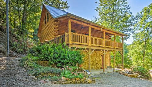 Rustic Andrews Cabin Rental with Deck and Fire Pit! - Foto 2