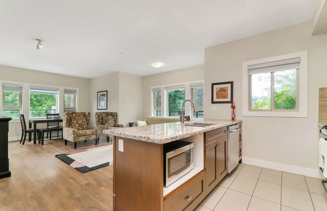 Opulent Oasis Exquisite 2Bedroom Retreat - Photo 8