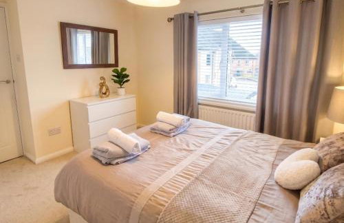 3 Bedroom House - Parking - Wifi - Fully Refurbished Throughout - New Kitchen & Bathroom - Foto 15