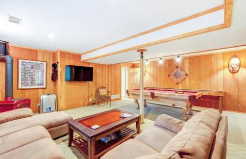 Secluded cabin on 10 acres - hot tub & game room! - Foto 6