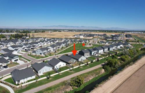 BRAND NEW 4-BDRM HOME Farmhouse at Grand Rapids - Foto 22