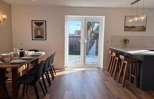 Bromholme Cottage Bacton - Sleeps 10, hot tub, close to beach - Photo 30