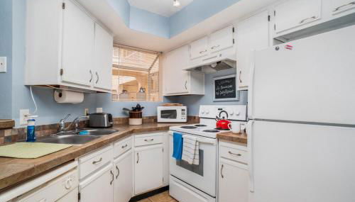 Ground Floor 2 Bdrm King Condo Close to Beach - Foto 4