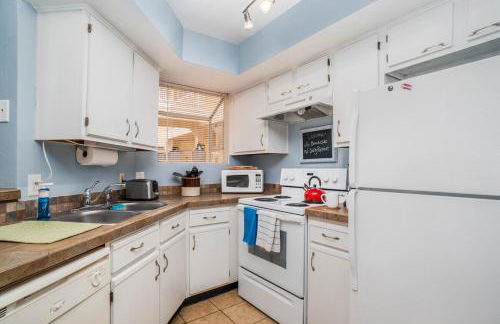 Ground Floor 2 Bdrm King Condo Close to Beach - Foto 4