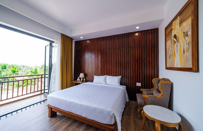 Palm River Boutique - Photo 5