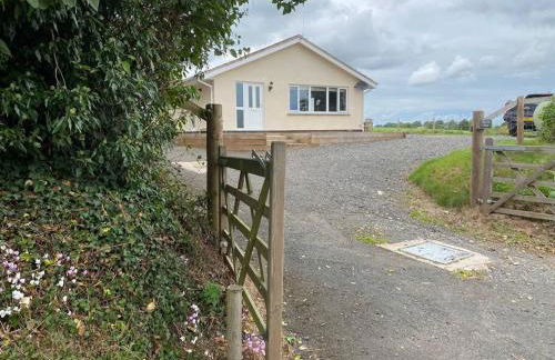 Cosy bungalow with views, walks, garden & parking. - Foto 49