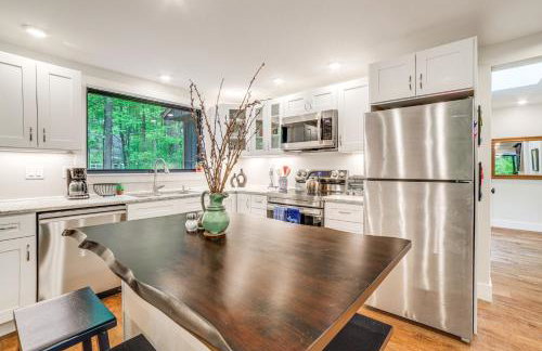 Sawyer Retreat with Fire Pit Less Than 2 Mi to Beaches! - Foto 2