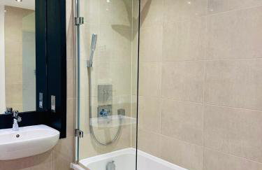 Luxury Corner Apartment by Cambridge Station with Free Allocated Underground Parking & Flexible Beds - Foto 11