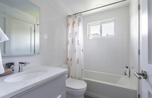 Spacious Central Kirkland Gem with Deck Near Google - Foto 23