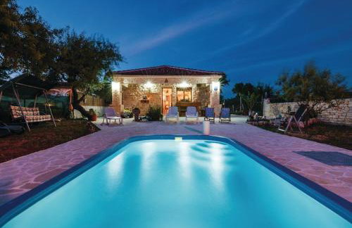 Dalmatian stone house with pool - Photo 1