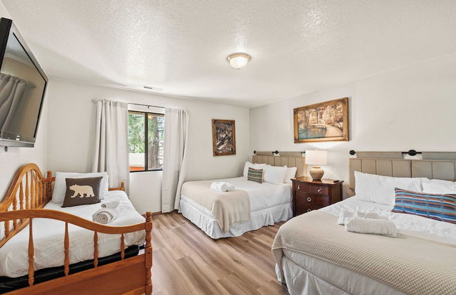 Alpenglow Chateau by Avantstay Ideal Big Bear Location w/ Pool Table & Hot Tub! - Foto 2
