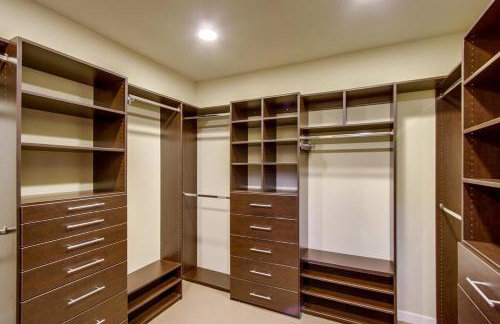 Mediterranean Beauty with Rooftop Deck and Views - Foto 29