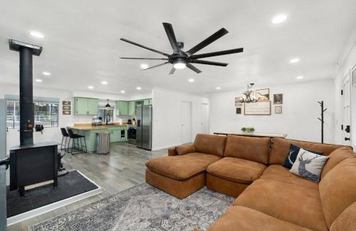 Modern Lakeside Family Fun Cabin - Foto 1