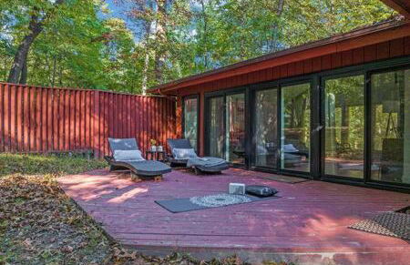 Cabin w hot tub & fire pit at The Woods Resort - Foto 26