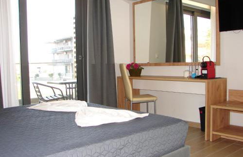 FOUR REASONS - Foto 49