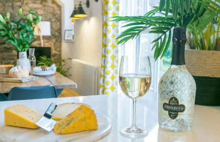 Custom Mews - Photo 20