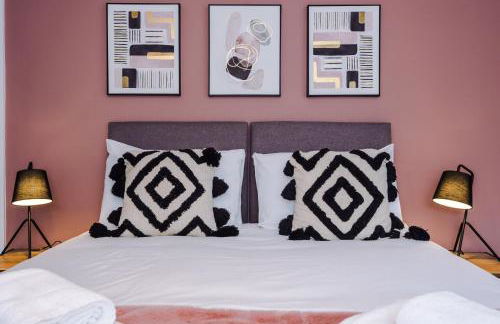 Faulkner House - Photo 2