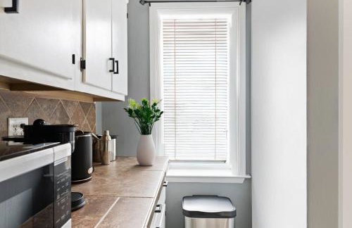 Cozy Home, 19 min to NYC, 3 Car Driveway - Foto 15