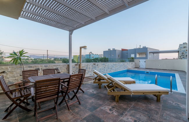 Elmara Luxury Villa 1 - Next to the Beach - Foto 1