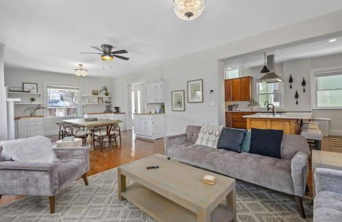 Deluxe 6 Bedroom 3 Min to Downtown w 2-car Driveway - Foto 6