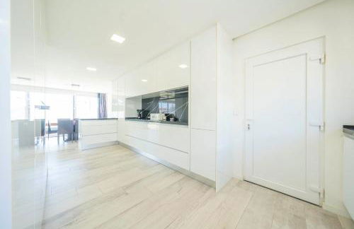 Black Pool House just 10 minutes away from the beach - Foto 23