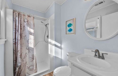 Pets OK Beach Home, Short Walk Beach Access, and Views - Foto 6