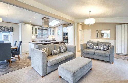 Bramble Lodge with Hot Tub - Foto 10