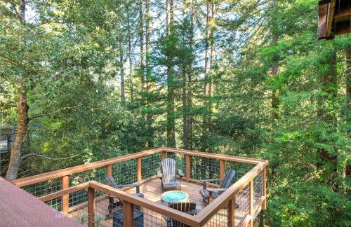 Tree Fort! Redwoods! Hot Tub!! Fire Table!! Google Smart Home!! Fast WiFi!! Dog Friendly! - Foto 5