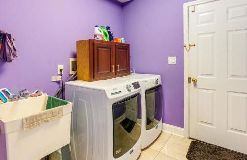 Centrally Located Family Home with Pool - Foto 27