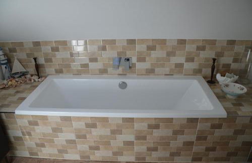 Luxury Old Stone Cottage, Beautifully Presented - Photo 22