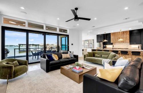 Lakefront Stay for 16 with Pool Dock & Game Room - Foto 11