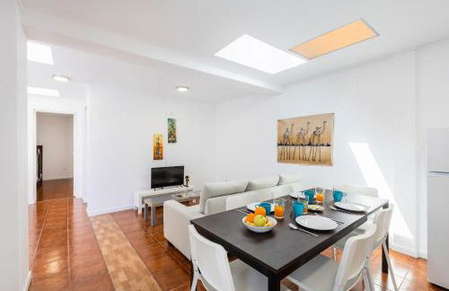 Live, Laugh, Love Beach Guest Home with AC - Foto 66