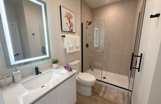 Modern 4BR Family Home With Private Pool - Photo 10