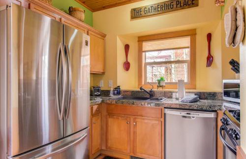 Riverfront Cabin, 4 Mi to Granby Ranch - Foto 9