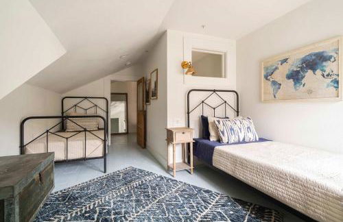 Stay Portland - 3BR - Sleeps 6 - Steps to NW 23rd - Fast WiFi - Foto 16