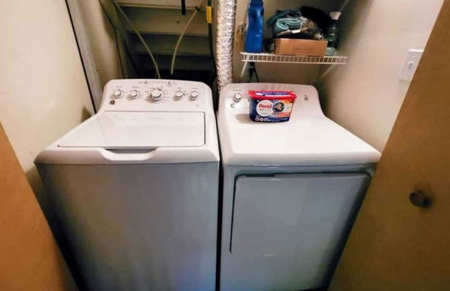 Lake + Pool Access, Game Room, Firepit, Deck Tawny and Peaceful by Avantstay - Foto 40