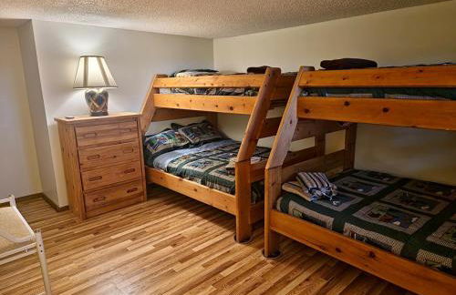 Rustic Mountain Escape Waterpark, Ski & Views! - Foto 29