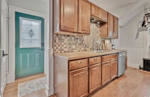 City Oasis Awaits Cozy DT Home With Hot Tub Vikings - Foto 18