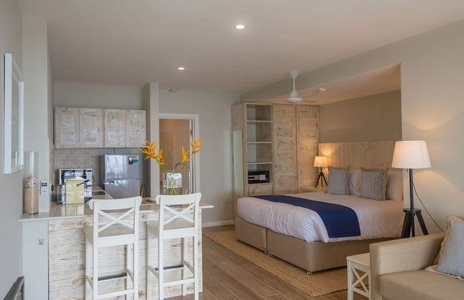 Le Nautique Luxury Beachfront Apartments - Photo 9