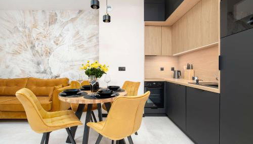 Black and Yellow Apartment in Rzeszów Close to the River with Air Conditioned Living Room by Noclegi Renters - Foto 3