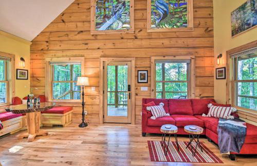 Romantic Asheville Area Cabin with Deck and Hot Tub! - Foto 8