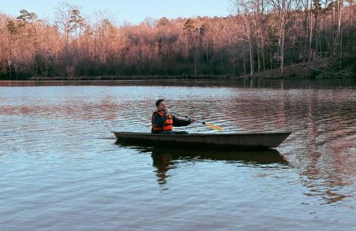 Charming Romantic Lakefront Cottage or Guest Room Depending on Availability Near Golf - Foto 13