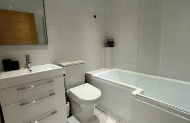 Spacious 4BR 4BA gated townhouse with balconies, Central JQ - Foto 14