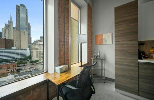 Stunning Downtown Apartment with Pool, Laundry, Parking - Foto 7