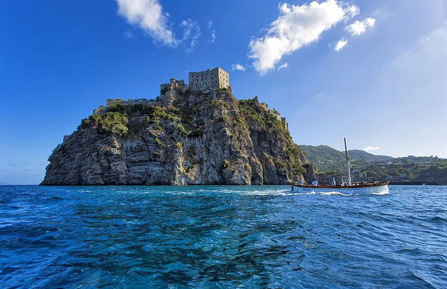 Visita guiada de 2 horas al Castillo Aragonés de Ischia - Foto 1