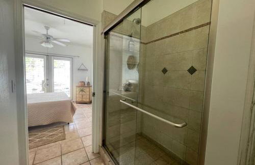 Hot tub, tiki bar, outdoor shower, near Intercoastal Waterway! - Foto 12