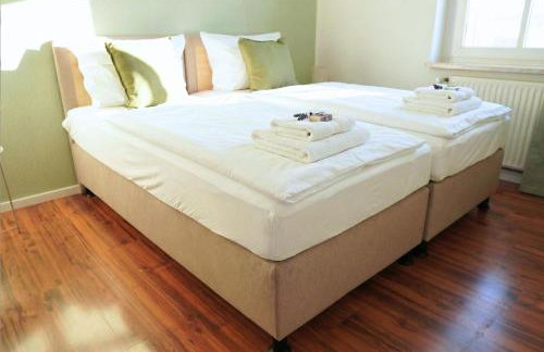 Cozy home with 3 BR, luxury beds, Smart TV, Wifi & private parking spot - Foto 13