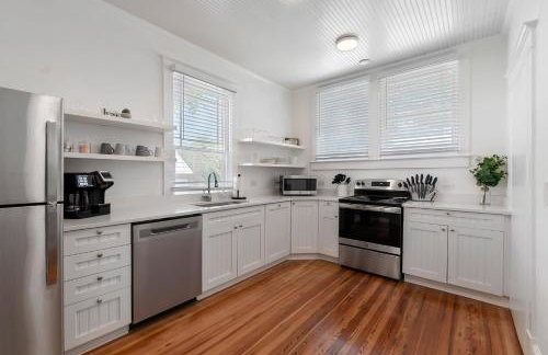 Old Mission Manor - Chic 2br 1ba Apartment - Sleeps 6 - Pool Table - 15 Min Walk to Downtown - Foto 11