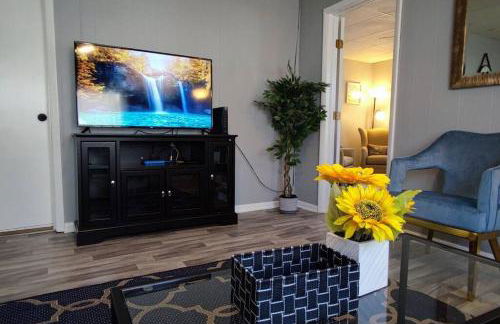 Perfect Combo of Charm & Comfort- 2Bedroom Home - Foto 1