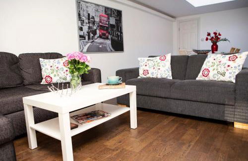 Apt 3, Trafalgar Sq Duplex, 3rd & 4th floor by Indigo Flats - Photo 1